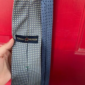 Tommy Hilfiger Men's Tie Blue Yellow Circles Design Work Office Wedding Attire